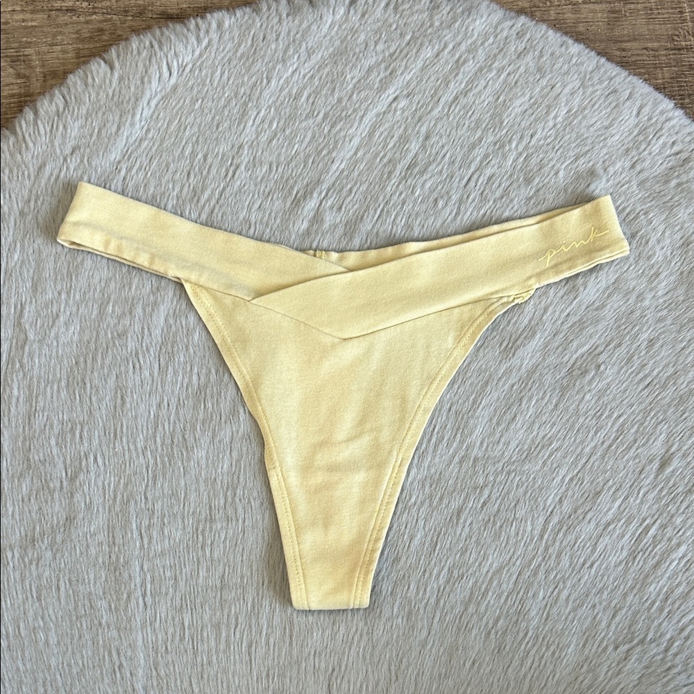 PINK Victoria's Secret Thong Panty XS